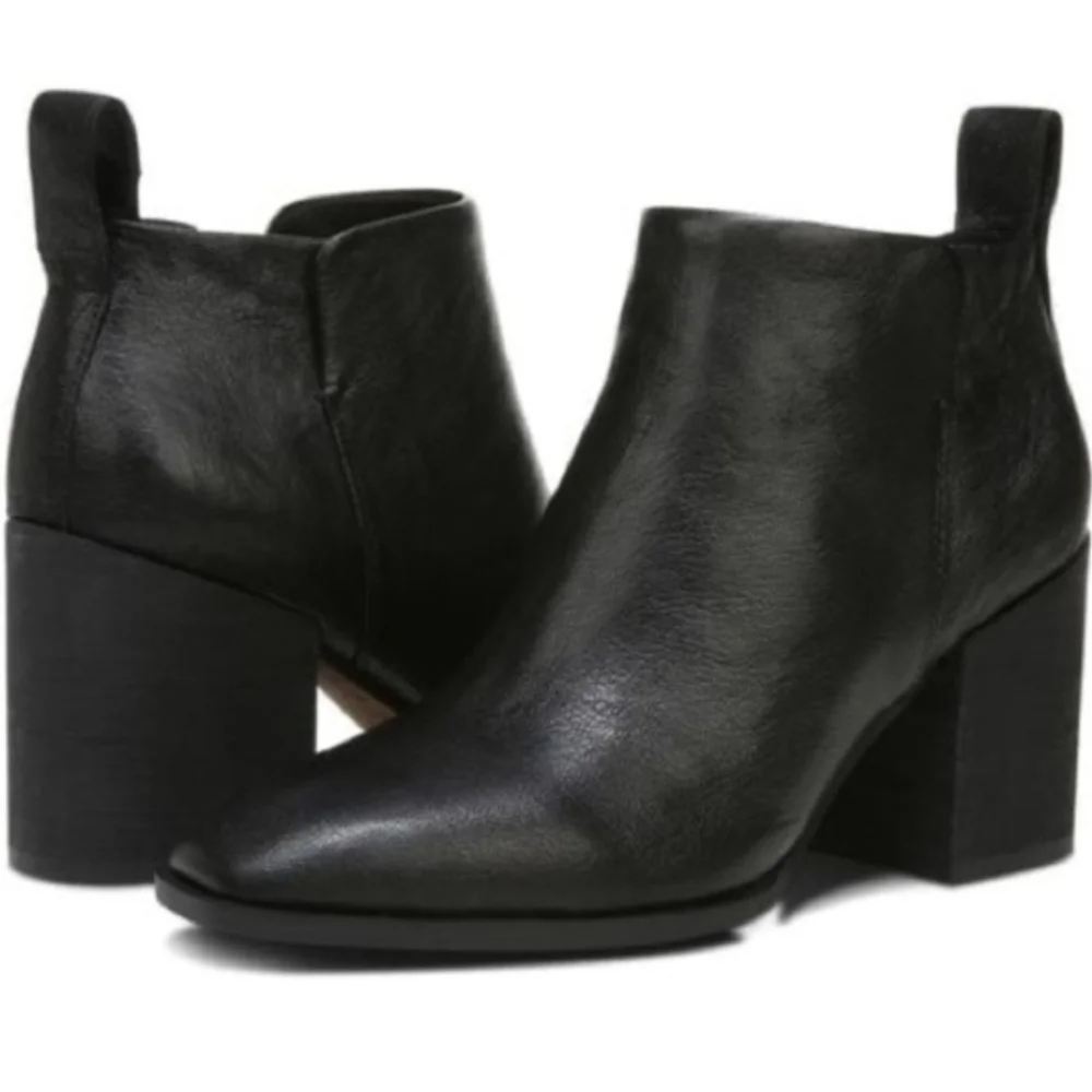 Vionic Lyssa Women's Heeled Boot Black Leather Square Toe Block Heel Size 7.5